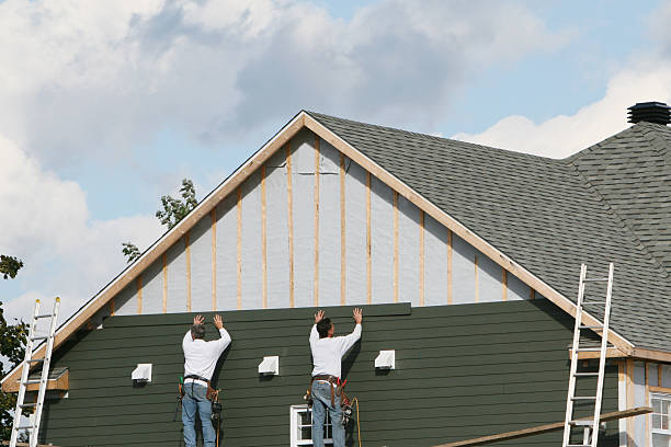 Professional Siding Installation technician working in Franklin, VA